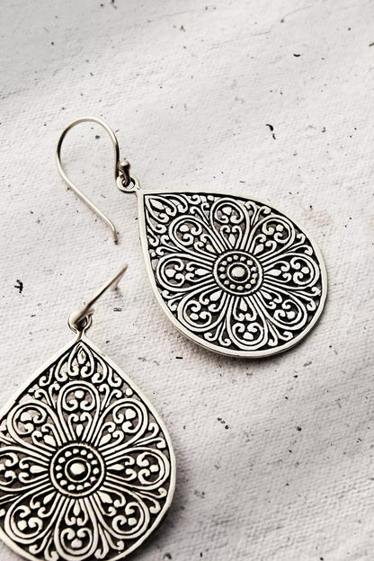 GLORIOUS TEARDROP EARRINGS