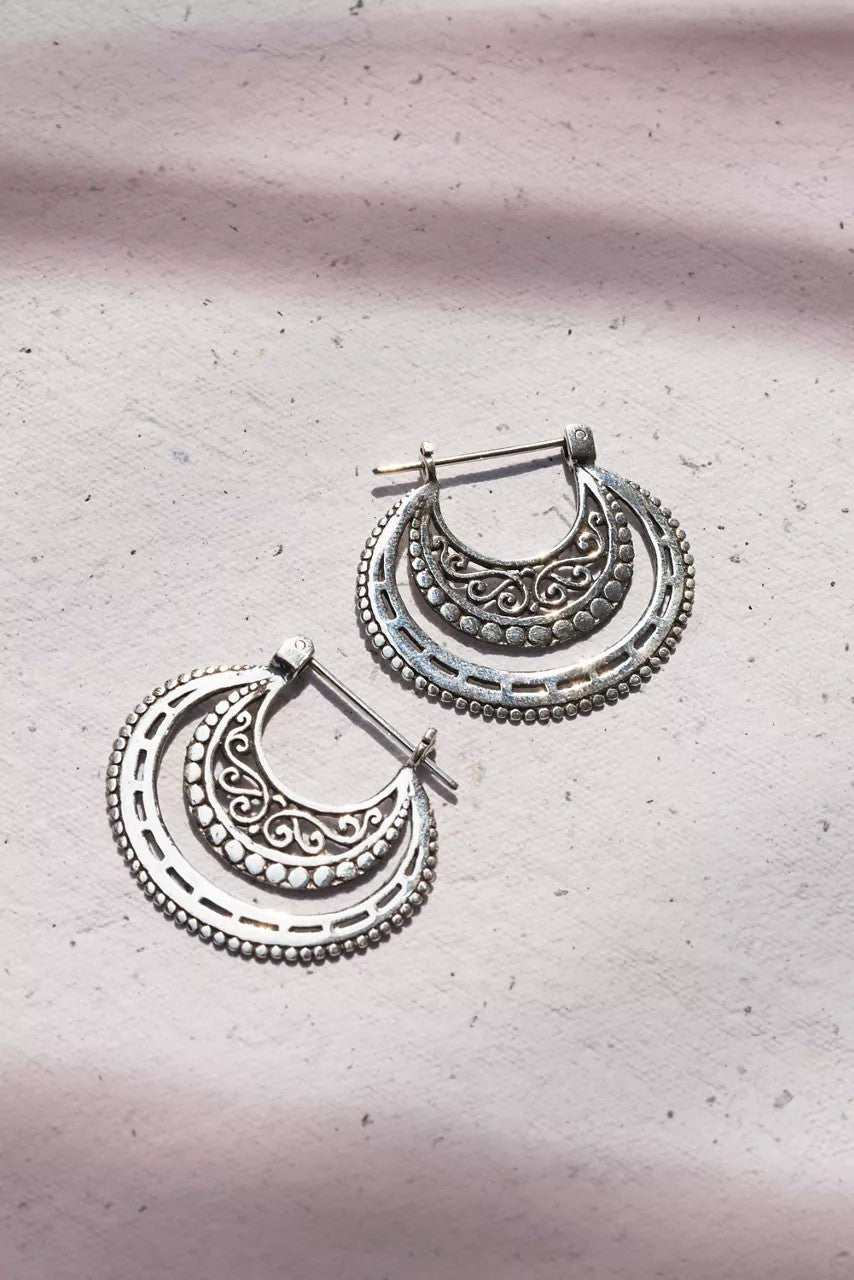 AMAZING CURVE HOOP EARRINGS