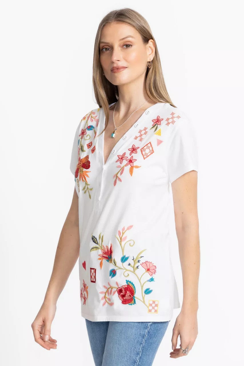 BUTTON NECK TEE