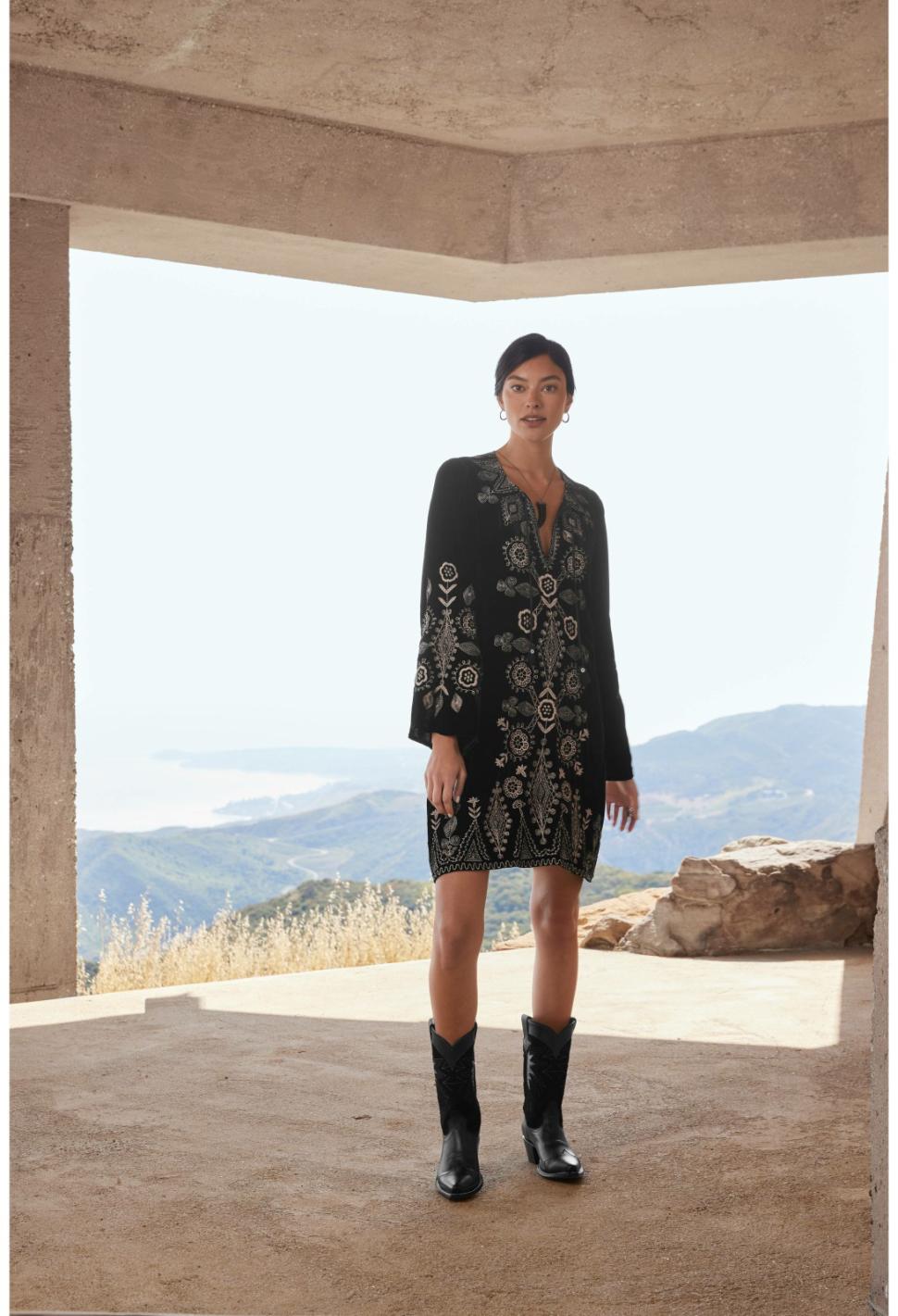 Women Dresses | Johnny Was Liona Velvet Kimono Sleeve Dress Black